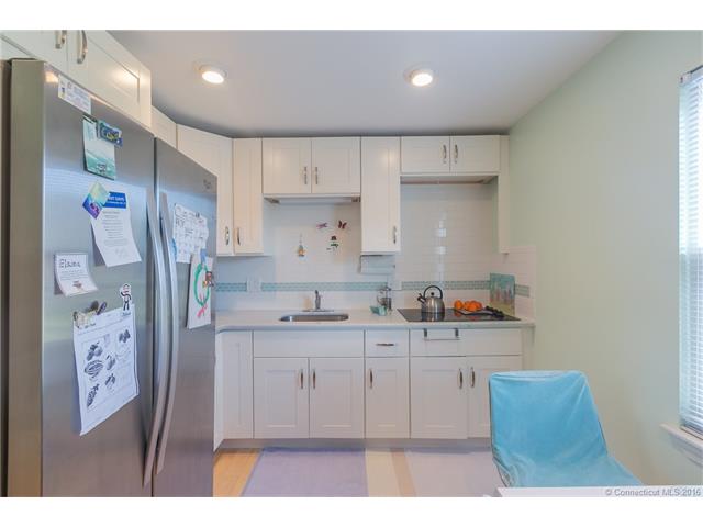 63 Faneuil St, Windsor, CT 06095