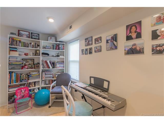 63 Faneuil St, Windsor, CT 06095