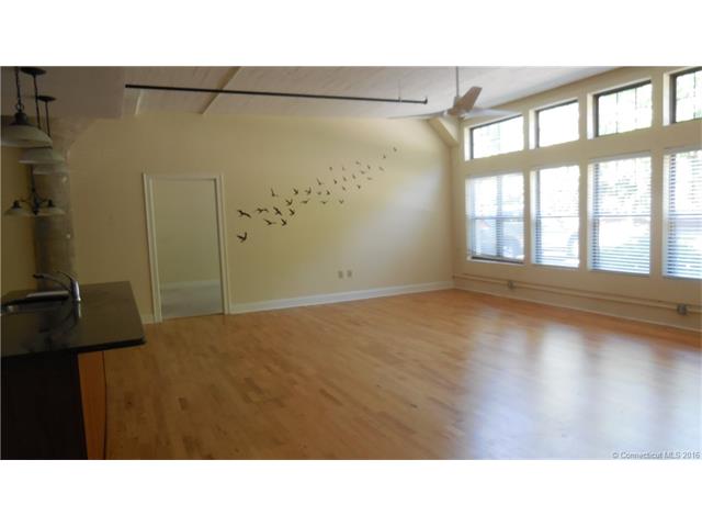 33 Mechanic St, Windsor, CT 06095