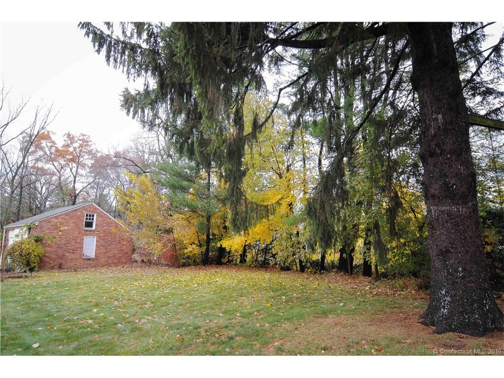 52 Giddings Ave, Windsor, CT 06095