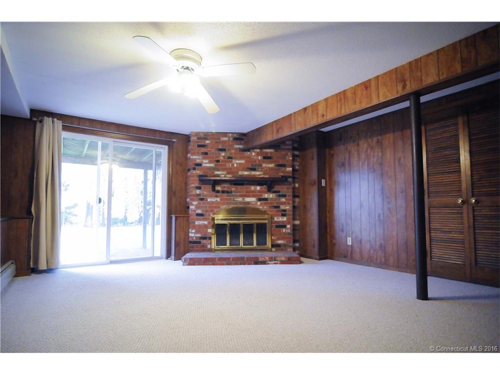 52 Giddings Ave, Windsor, CT 06095