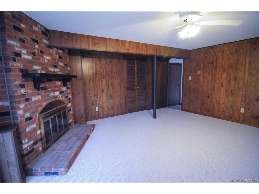 52 Giddings Ave, Windsor, CT 06095