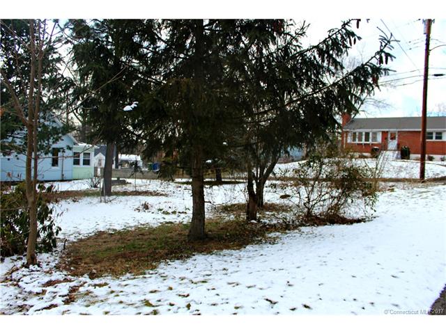 37 Irving St, Windsor, CT 06095