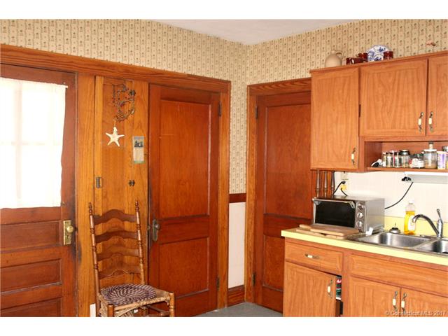 37 Irving St, Windsor, CT 06095