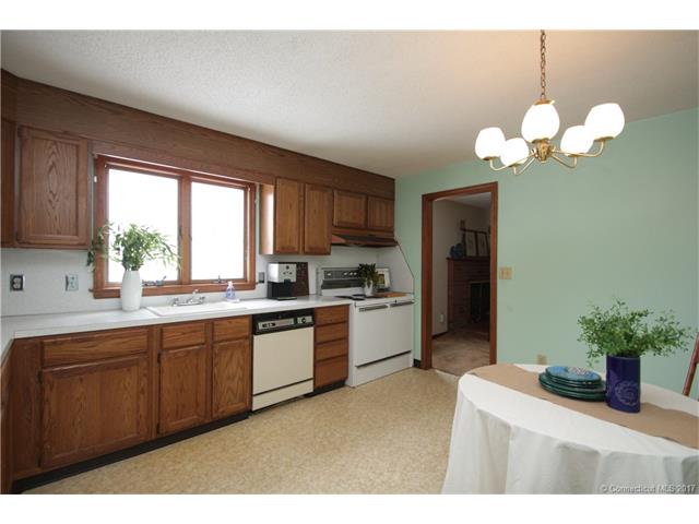 206Sunnyfield Dr, Windsor, CT 06095