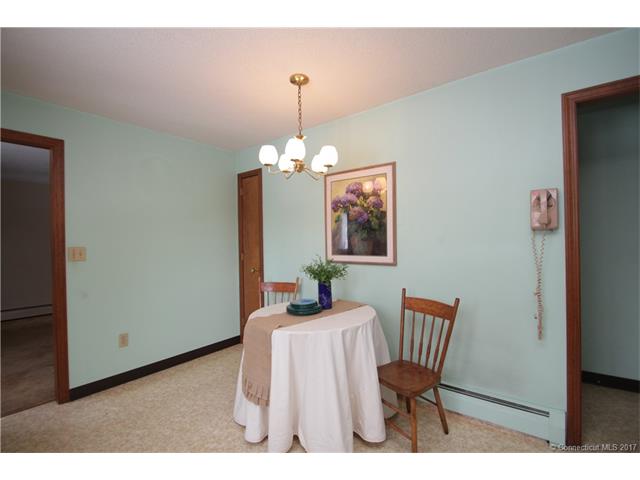 206Sunnyfield Dr, Windsor, CT 06095