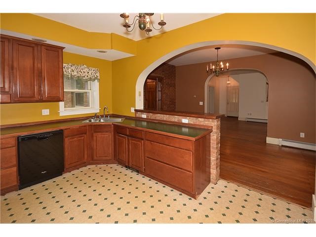 165Elm St, Windsor Locks, CT 06096