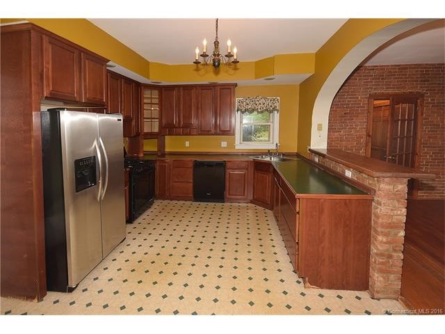 165Elm St, Windsor Locks, CT 06096