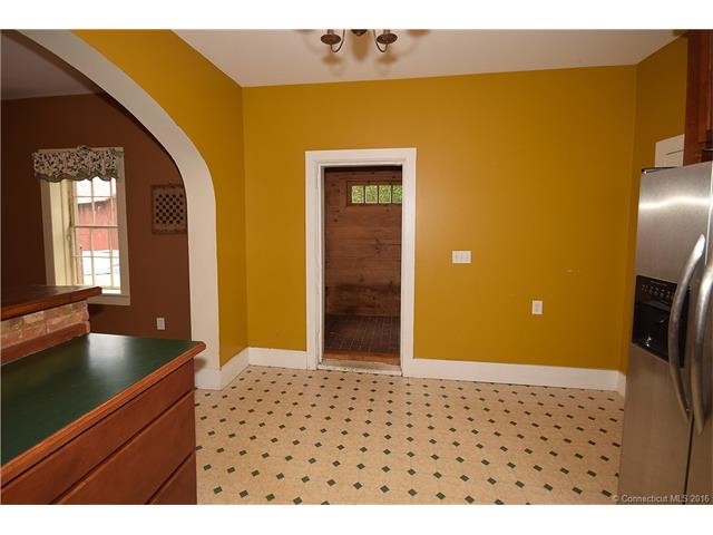 165Elm St, Windsor Locks, CT 06096