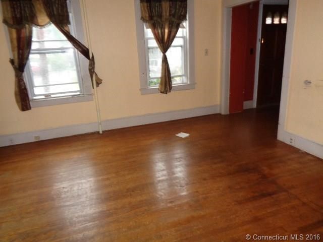 70Oak St, Windsor Locks, CT 06096