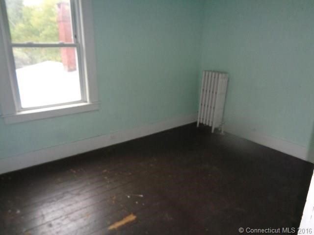 70Oak St, Windsor Locks, CT 06096