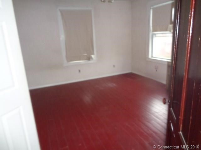 70Oak St, Windsor Locks, CT 06096