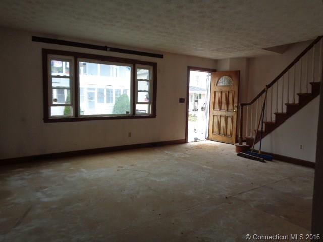 68Oak St, Windsor Locks, CT 06096
