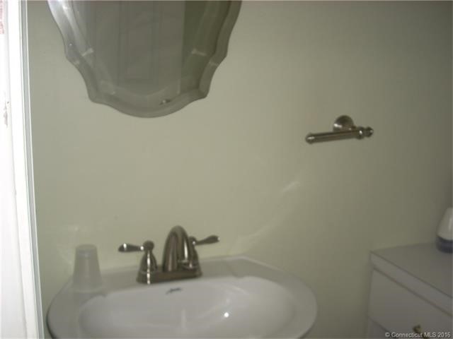 9Windwood Dr #9, Windsor Locks, CT 06096
