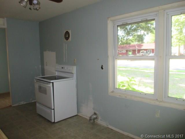 293 Green Manor Ter, Windsor Locks, CT 06096