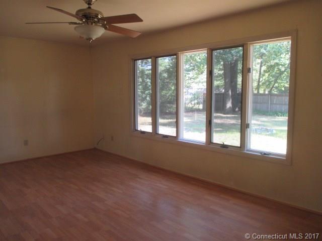 293 Green Manor Ter, Windsor Locks, CT 06096