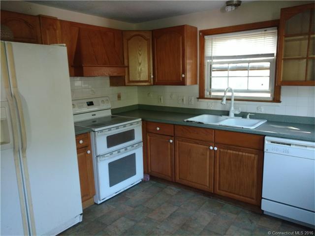 489 Ash Dr, Windsor Locks, CT 06096