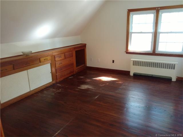 489 Ash Dr, Windsor Locks, CT 06096
