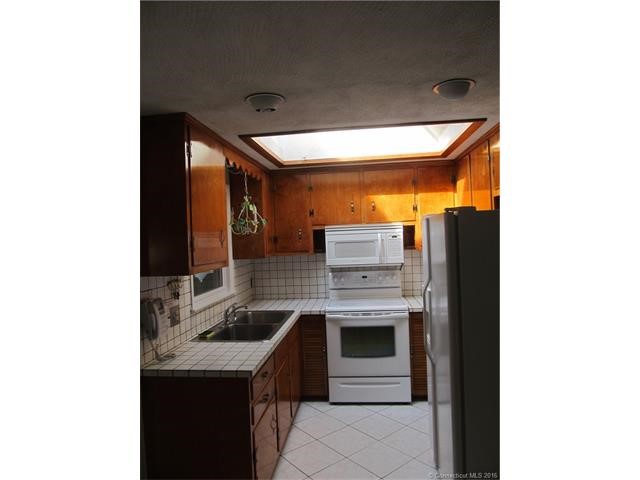 116Belaire Cir, Windsor Locks, CT 06096