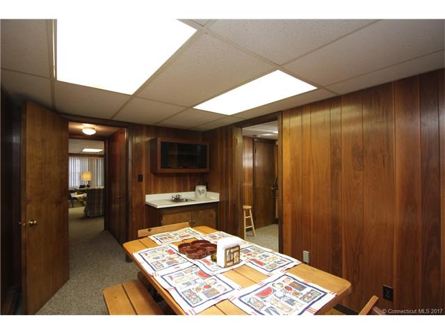 18Suffield St, Windsor Locks, CT 06096