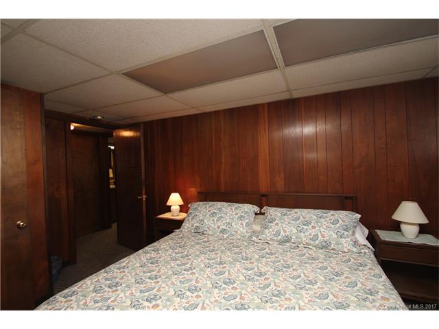 18Suffield St, Windsor Locks, CT 06096