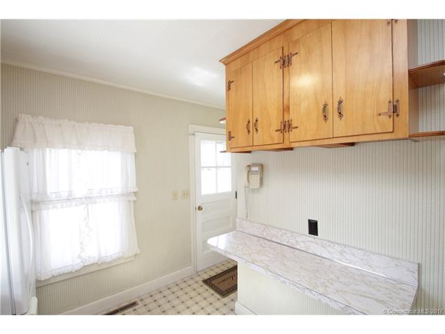 28School St, Windsor Locks, CT 06096