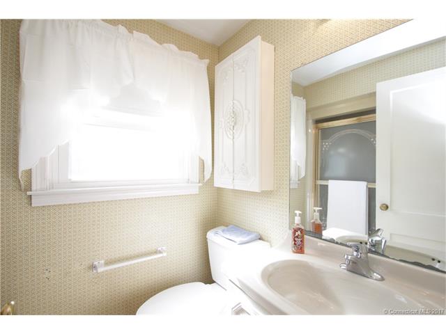 28School St, Windsor Locks, CT 06096