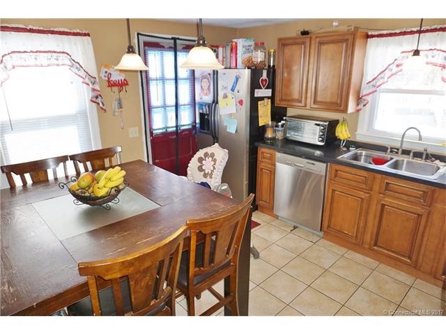 14 Ahern Ave, Windsor Locks, CT 06096