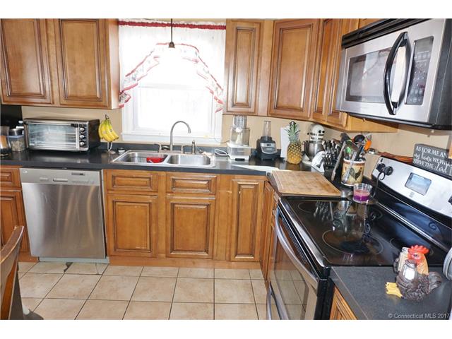 14 Ahern Ave, Windsor Locks, CT 06096