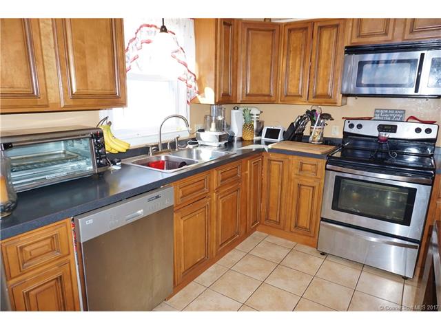 14 Ahern Ave, Windsor Locks, CT 06096