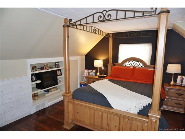 14 Ahern Ave, Windsor Locks, CT 06096