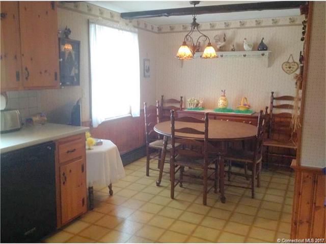 32 South St, Windsor Locks, CT 06096