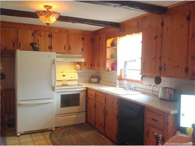 32 South St, Windsor Locks, CT 06096