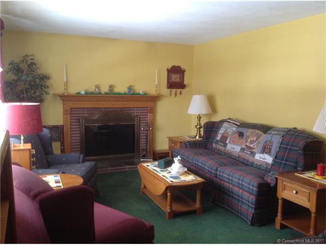 32 South St, Windsor Locks, CT 06096