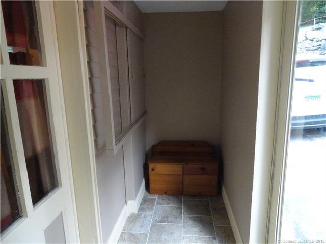 15 Spring St, Winchester, CT 06098