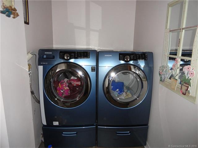 135 Prospect St, Winchester, CT 06098