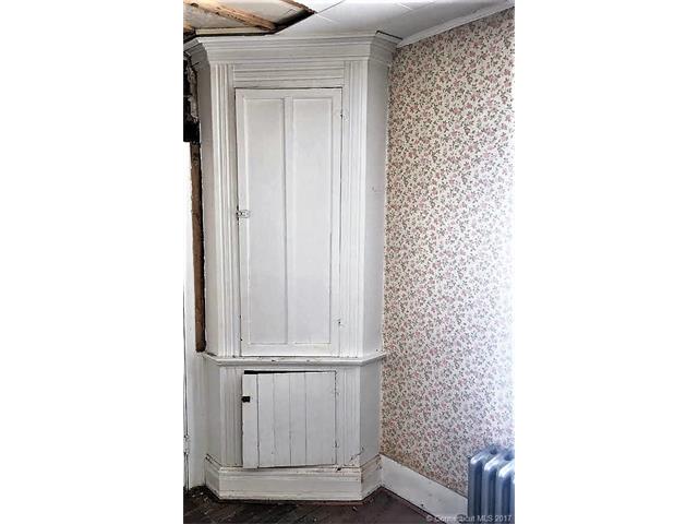 24 Cottage St, Winchester, CT 06098