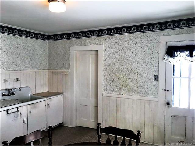 24 Cottage St, Winchester, CT 06098