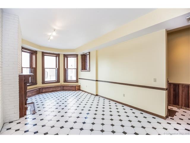 5 Linden Pl, Hartford, CT 06106