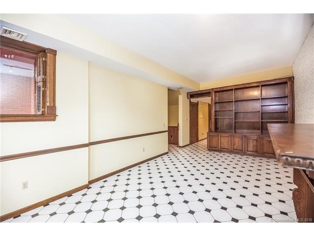 5 Linden Pl, Hartford, CT 06106
