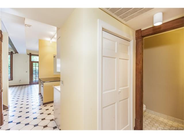 5 Linden Pl, Hartford, CT 06106