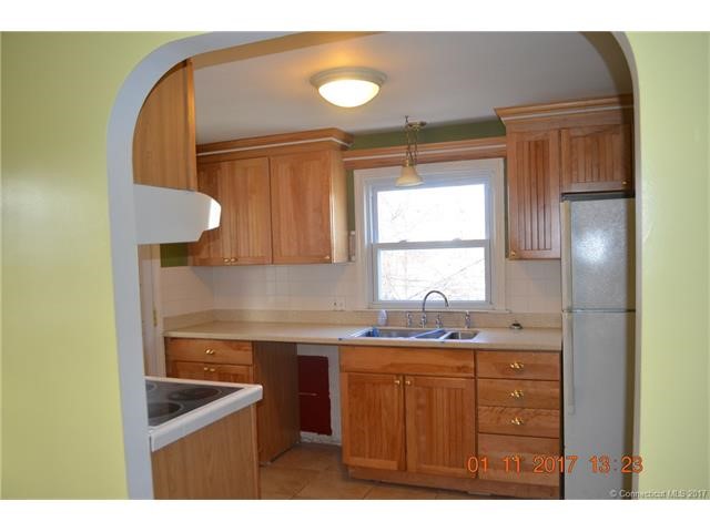 93Roslyn St, Hartford, CT 06106