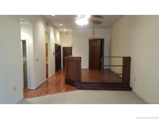 1Linden Pl #204, Hartford, CT 06106