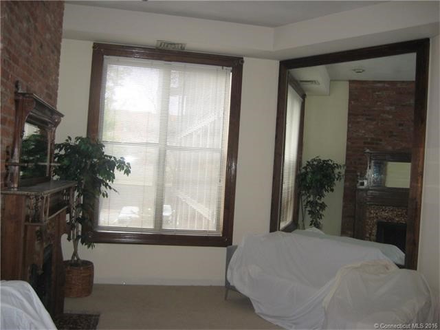 1Linden Pl #204, Hartford, CT 06106