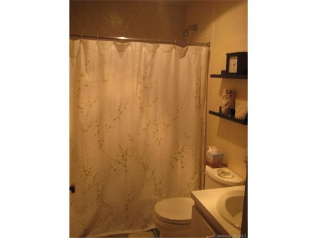 1Linden Pl #204, Hartford, CT 06106