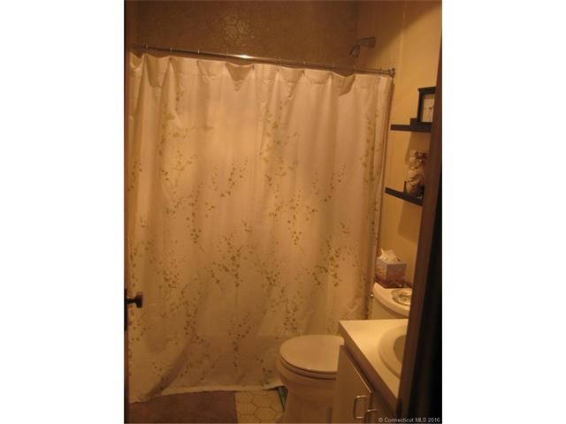 1Linden Pl #204, Hartford, CT 06106