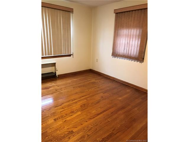 128 Glendale Ave, Hartford, CT 06106
