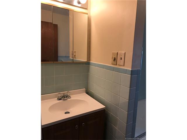 128 Glendale Ave, Hartford, CT 06106