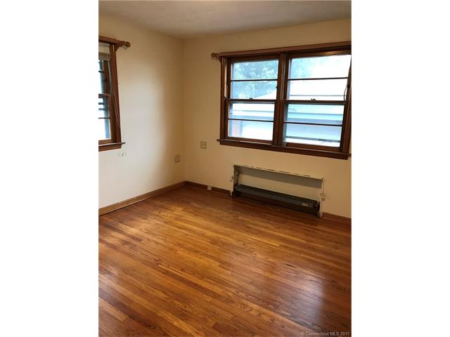 128 Glendale Ave, Hartford, CT 06106
