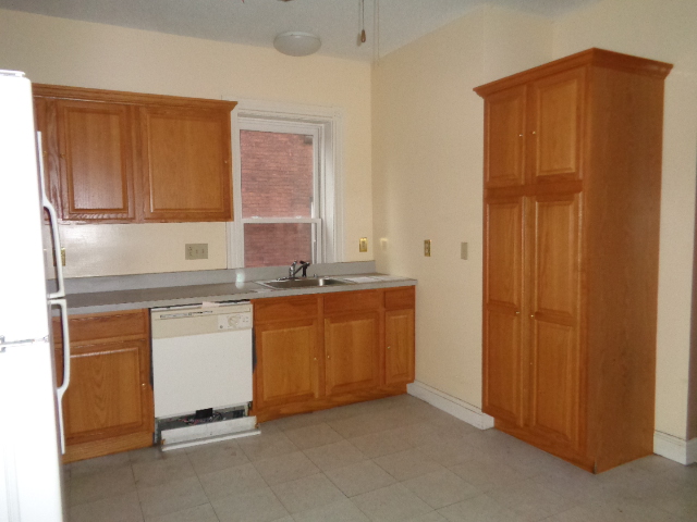 14 Putnam HeightsHartford, CT, 06106Hartford County